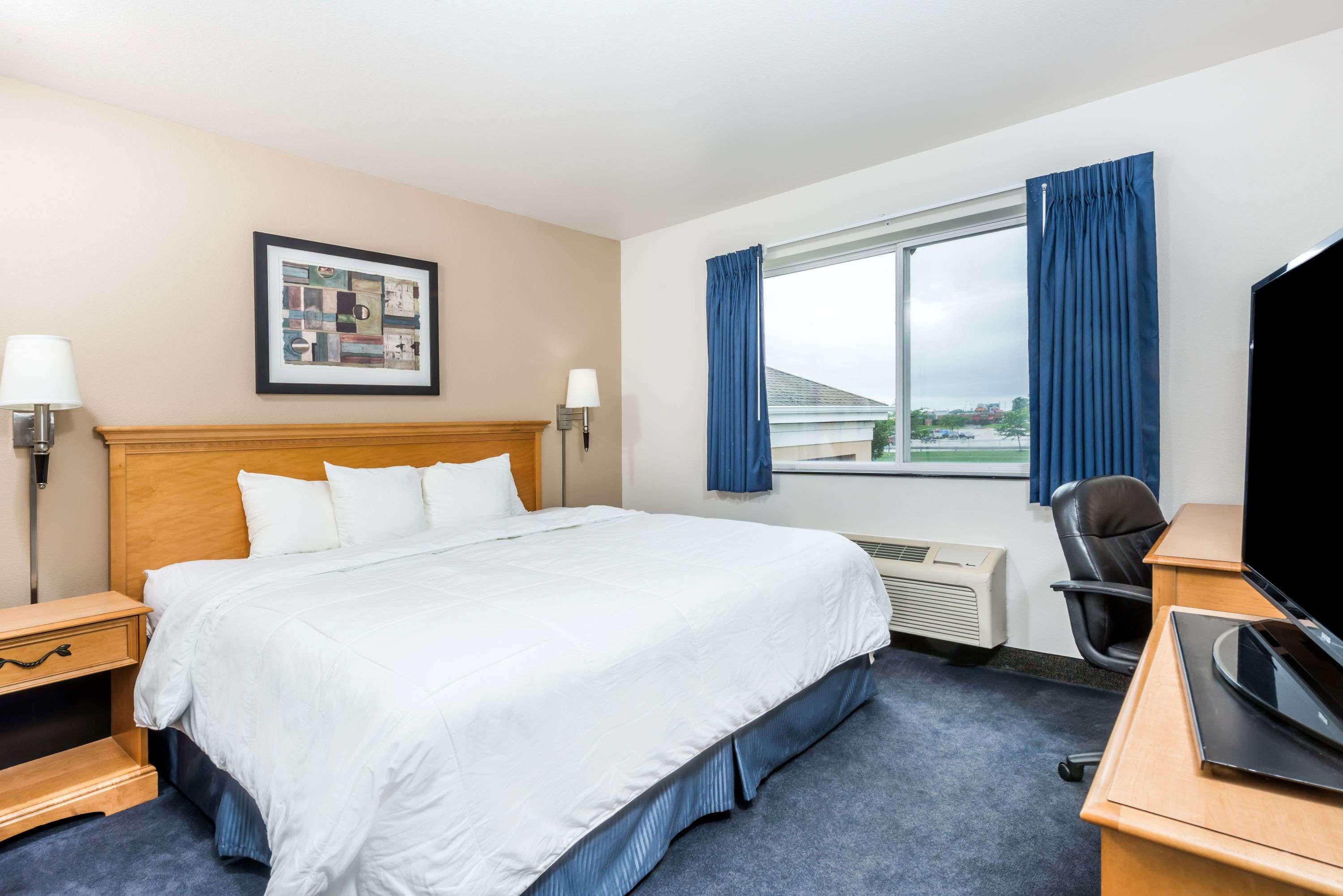 Baymont By Wyndham Indianapolis Northeast Hotel Bagian luar foto