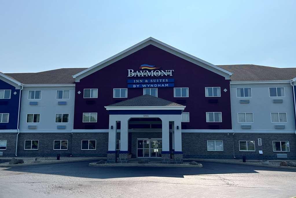 Baymont By Wyndham Indianapolis Northeast Hotel Bagian luar foto