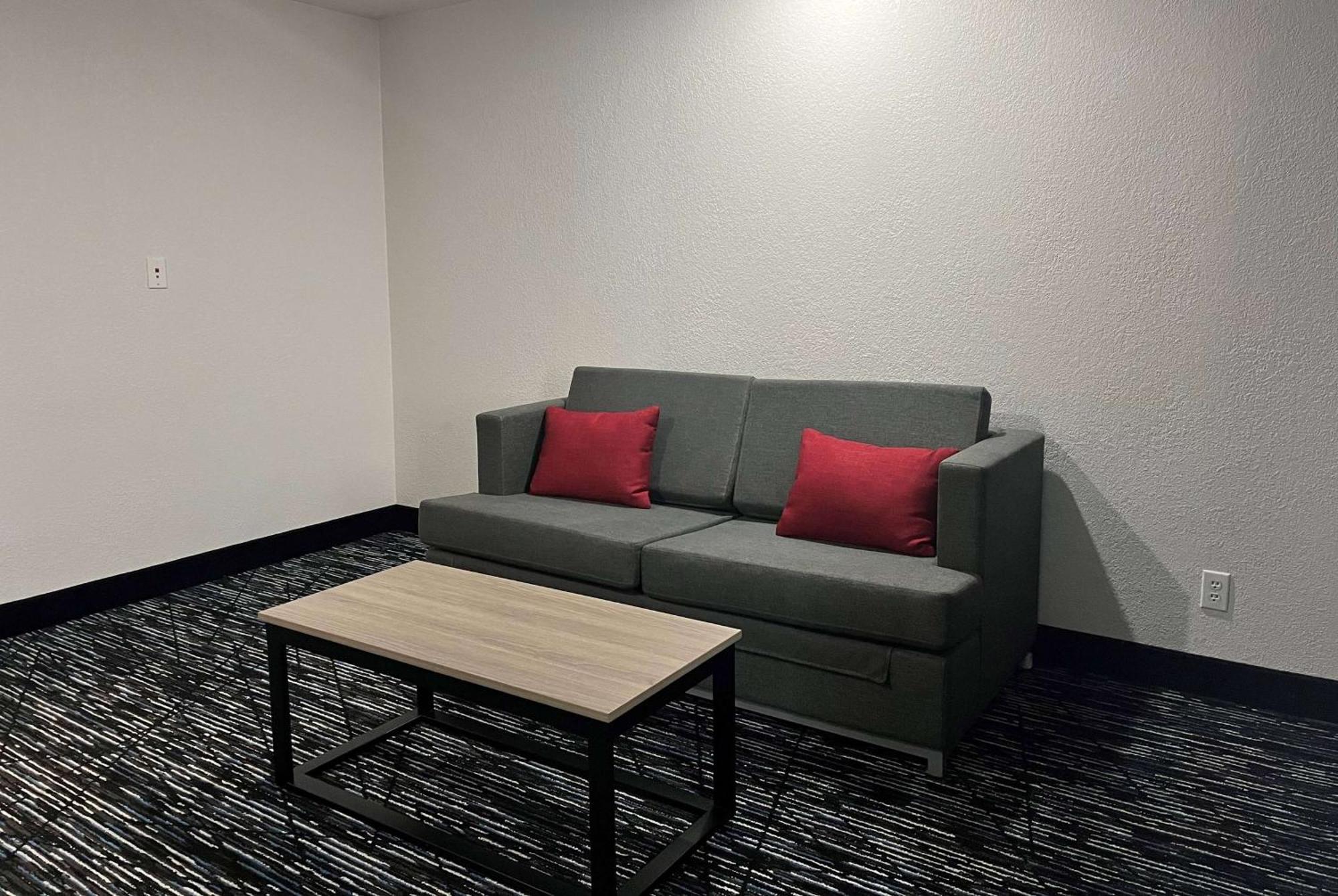 Baymont By Wyndham Indianapolis Northeast Hotel Bagian luar foto