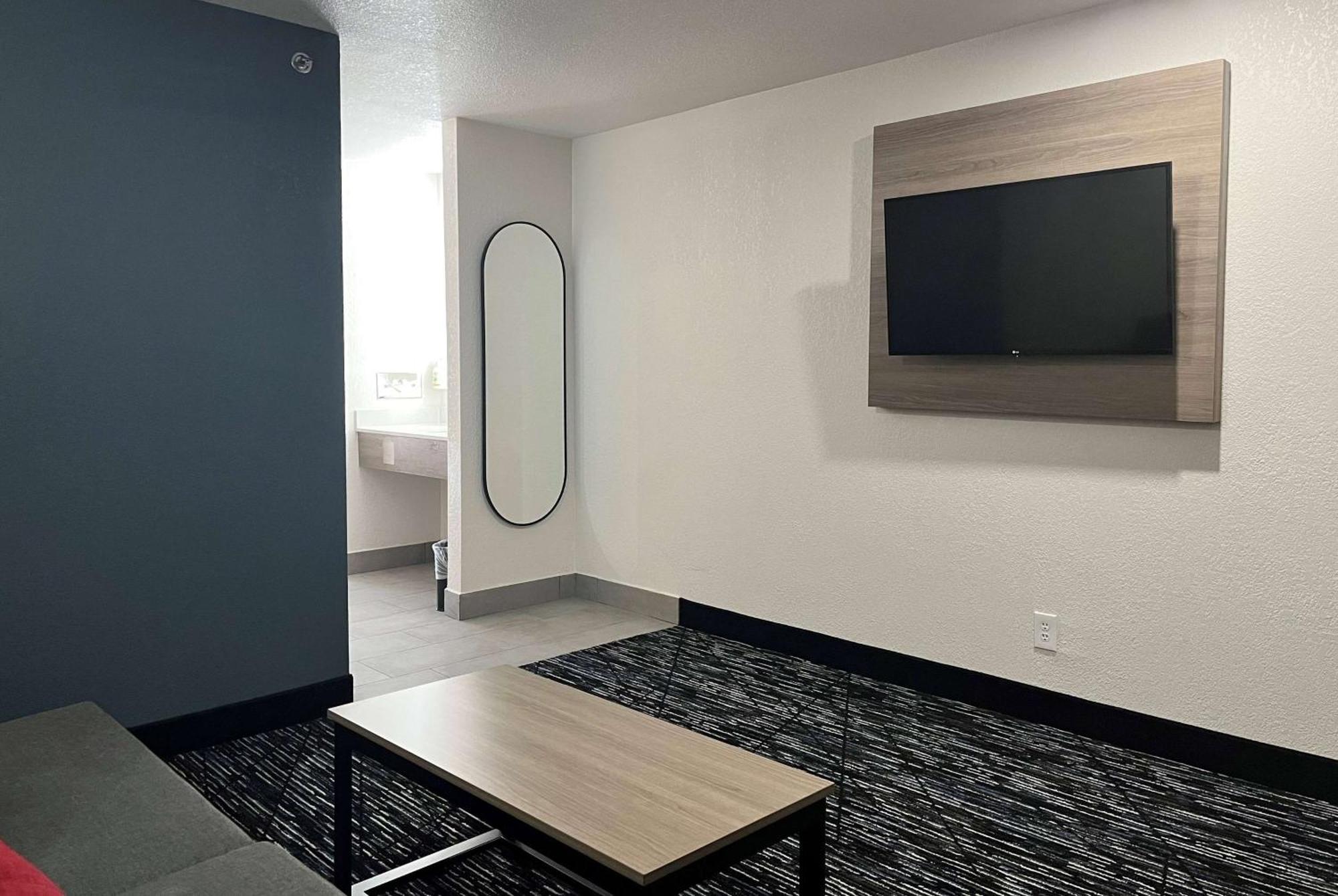 Baymont By Wyndham Indianapolis Northeast Hotel Bagian luar foto