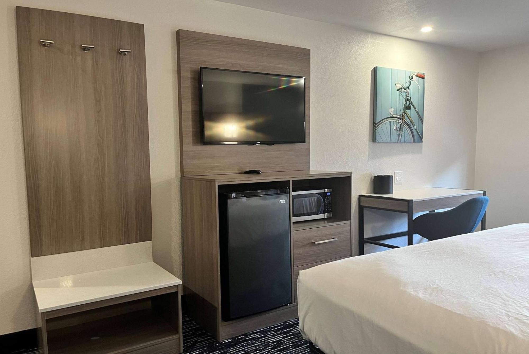 Baymont By Wyndham Indianapolis Northeast Hotel Bagian luar foto